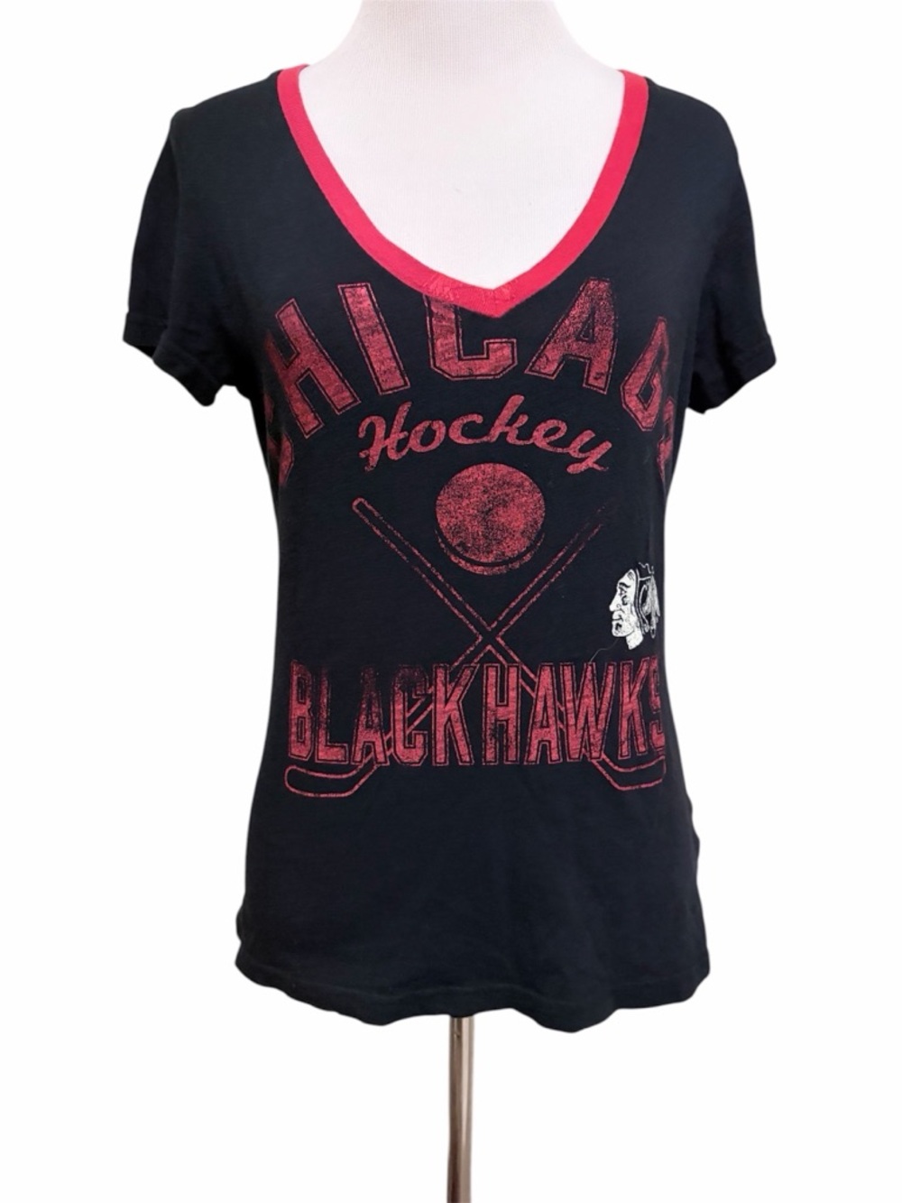 5/$30 🎈 G-III 4her by Carl banks medium Chicago Blackhawks t shirt